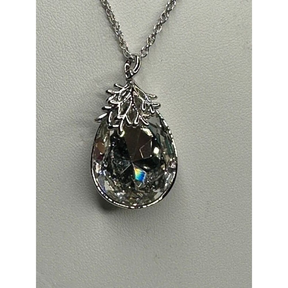 Silver ton necklace with teardrop pendant